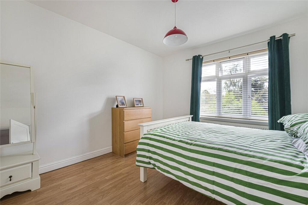 House in Dartford - More