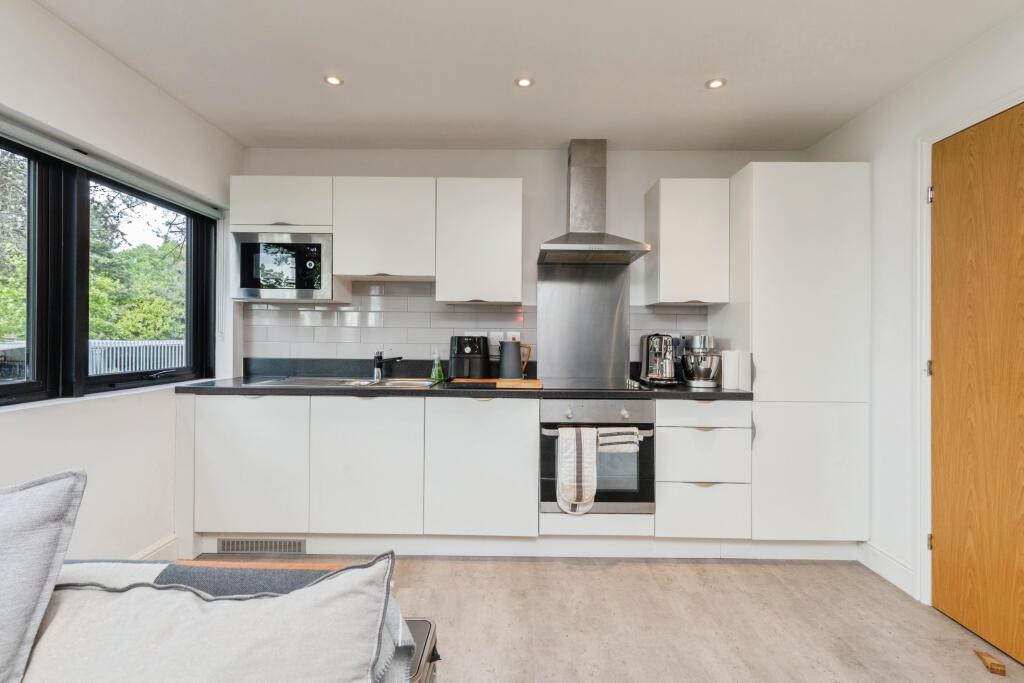 Whitchurch Lane, Bristol, BS14 photo 4