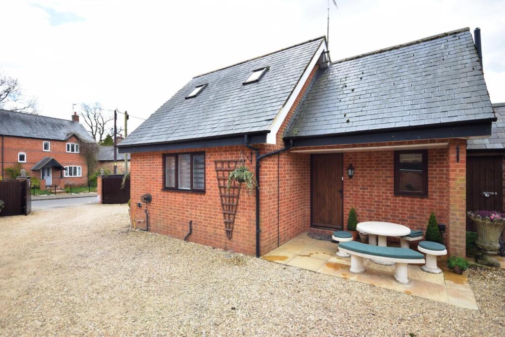 Main image of property: ALL INCLUSIVE & FURNISHED -School Lane, Naseby, Northampton
