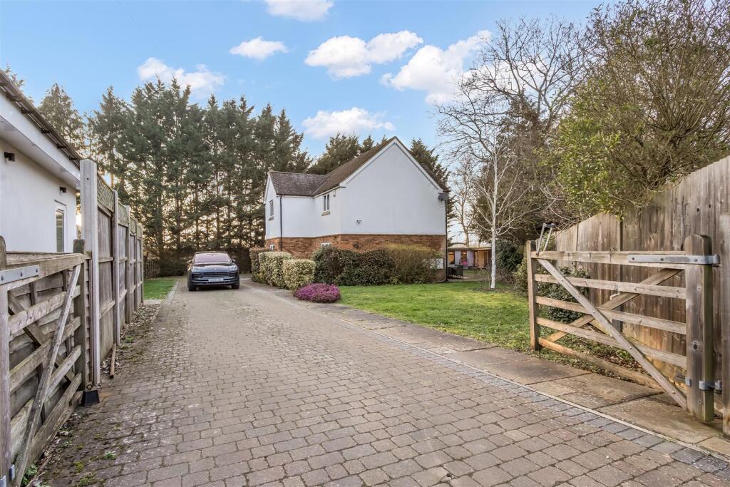 Main image of property: Peplins Way, Brookmans Park