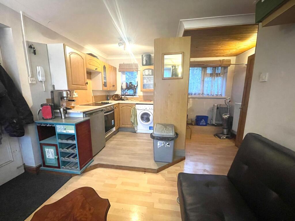 Fairhaven Close, St. Mellons, Cardiff photo 3