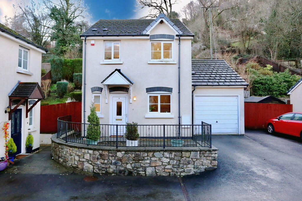 3-bed detached on 8 Llwyn Melin, Clydach, Abergavenny, NP7 0LJ, £240,000