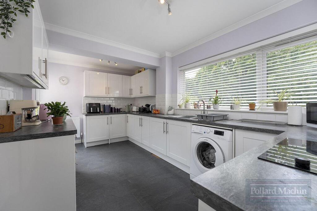 House in Croydon - View 3