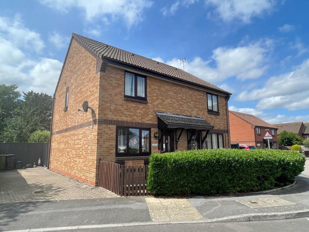 2-bed semi-detached on Sparks Way, Highbridge, £220,000