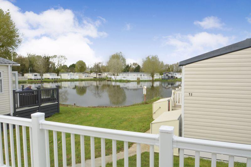 Mallard Lake, Cotswold Hoburne, Cotswold Water Park photo 2