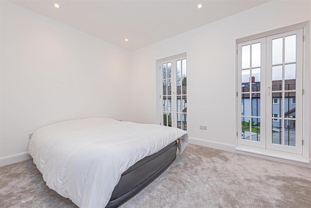Apartment in Twickenham - View 3