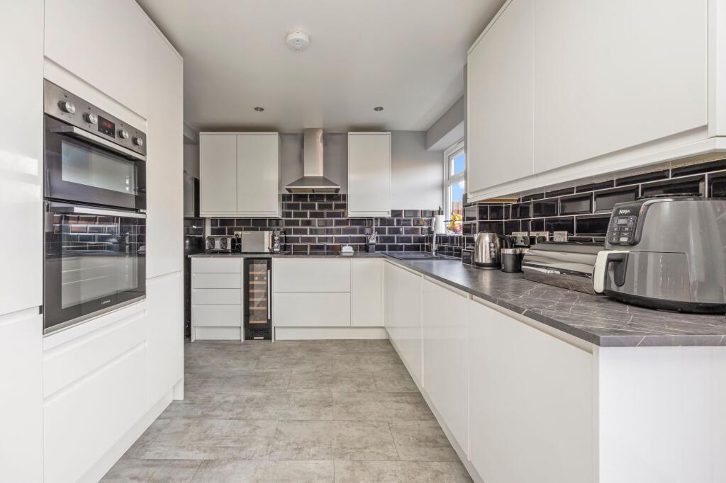 House in Crawley, Gossops Green - View 2