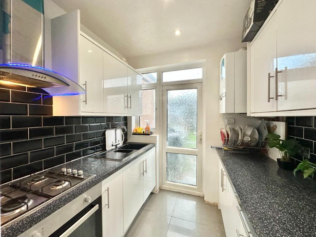 St. Anselms Road, Hayes, UB3 1SB photo 3