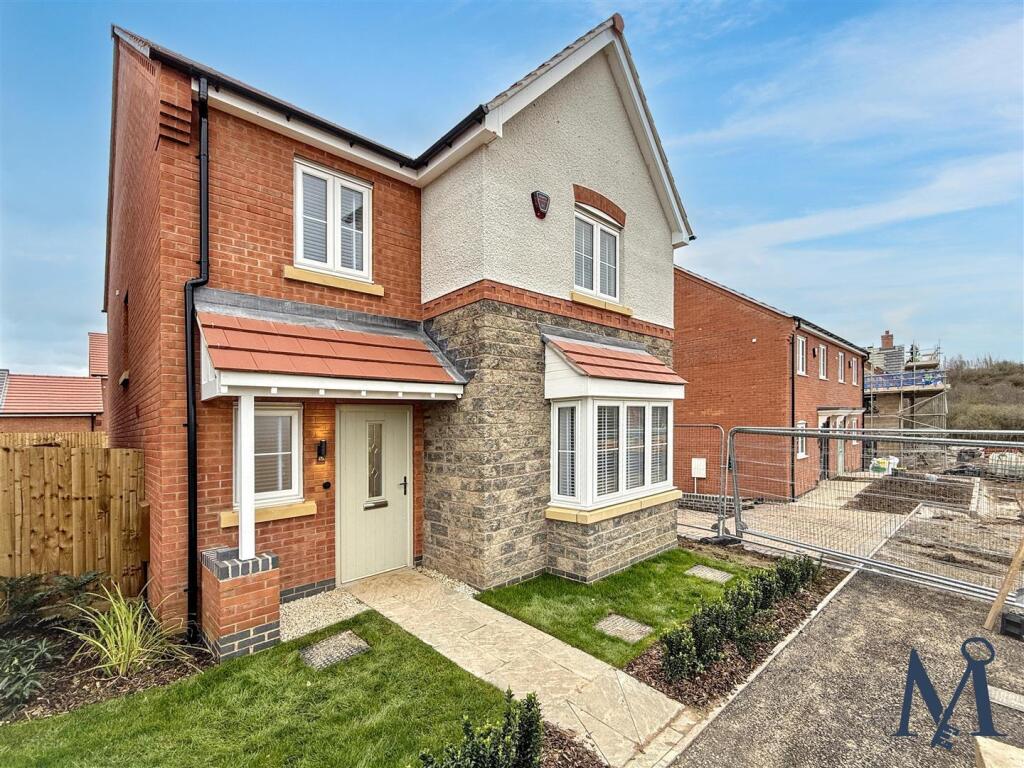 4-bed detached on Drovers Close, Hugglescote, Coalville, £379,950