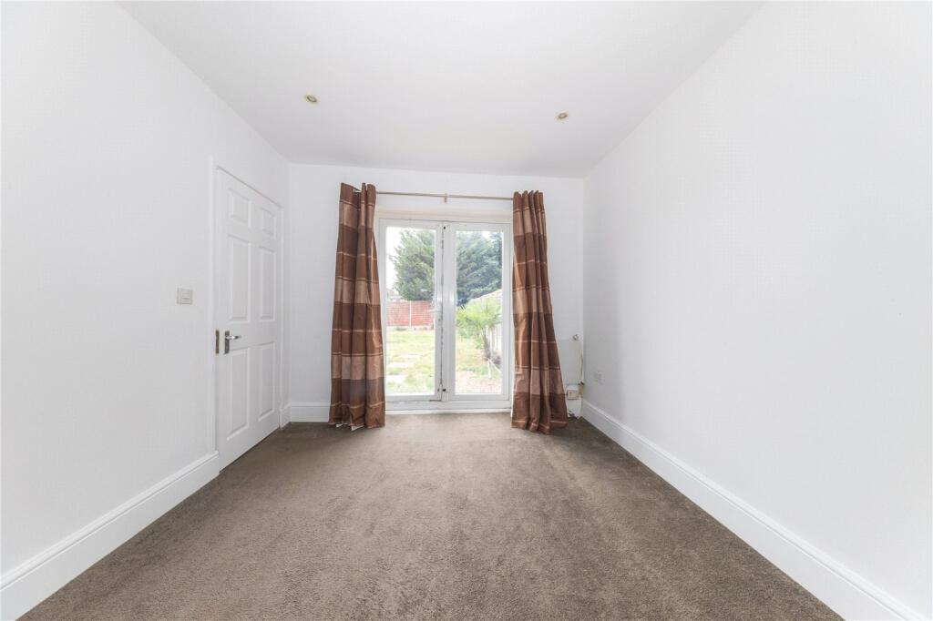 House in Luton - View 5