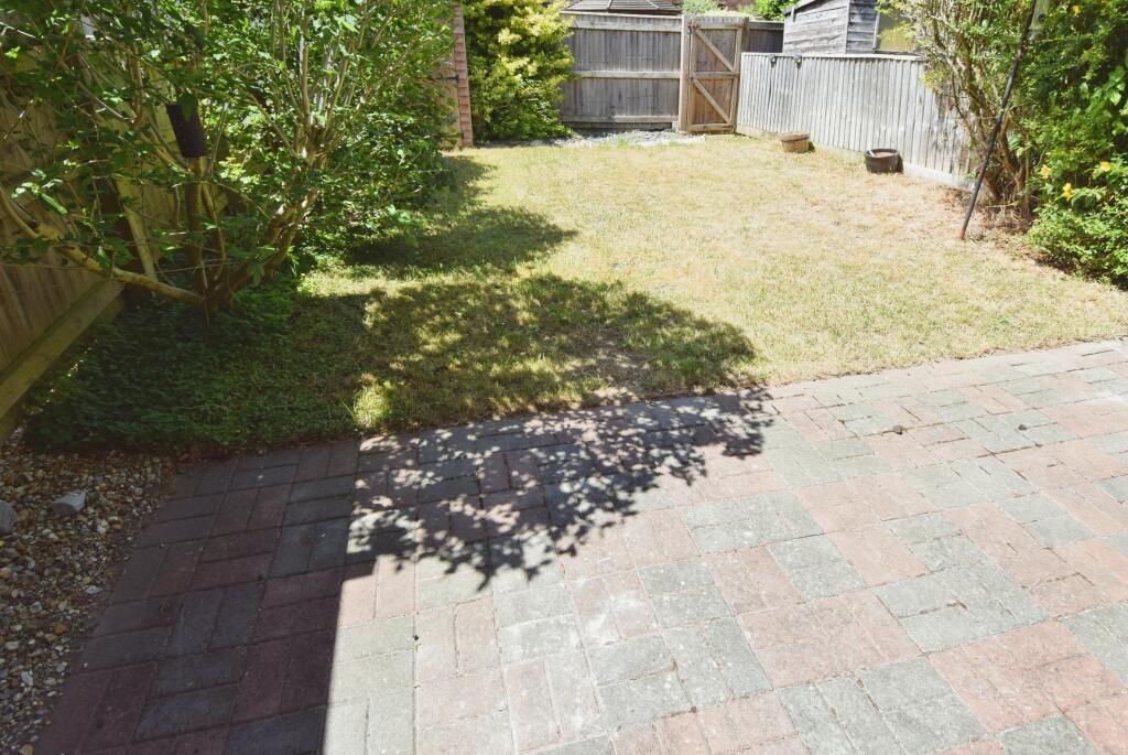 Chesterfield Close, Amesbury, SP4 7QW photo 4