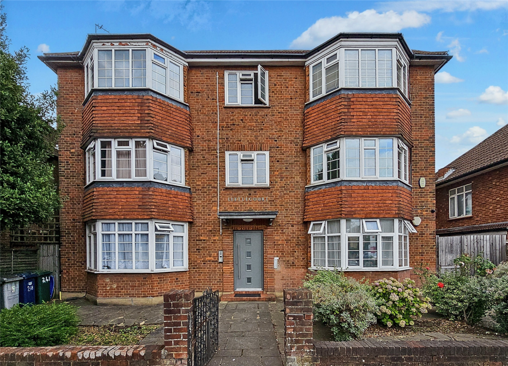 2-bed flat on Ballards Lane, London, £435,000