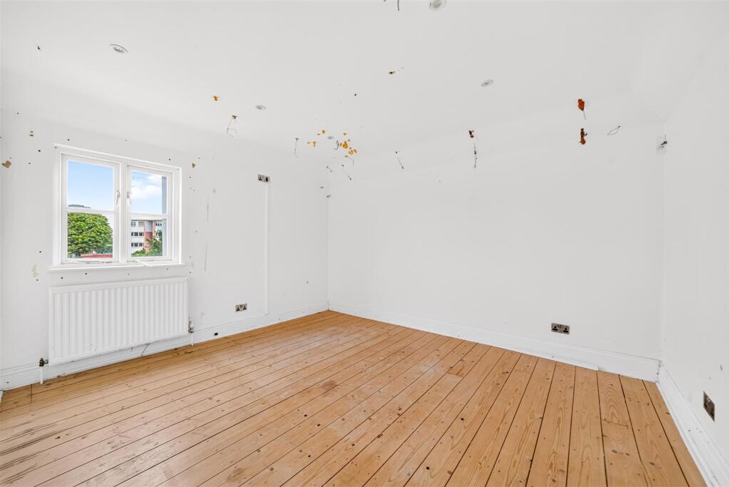 House in Ilford - More