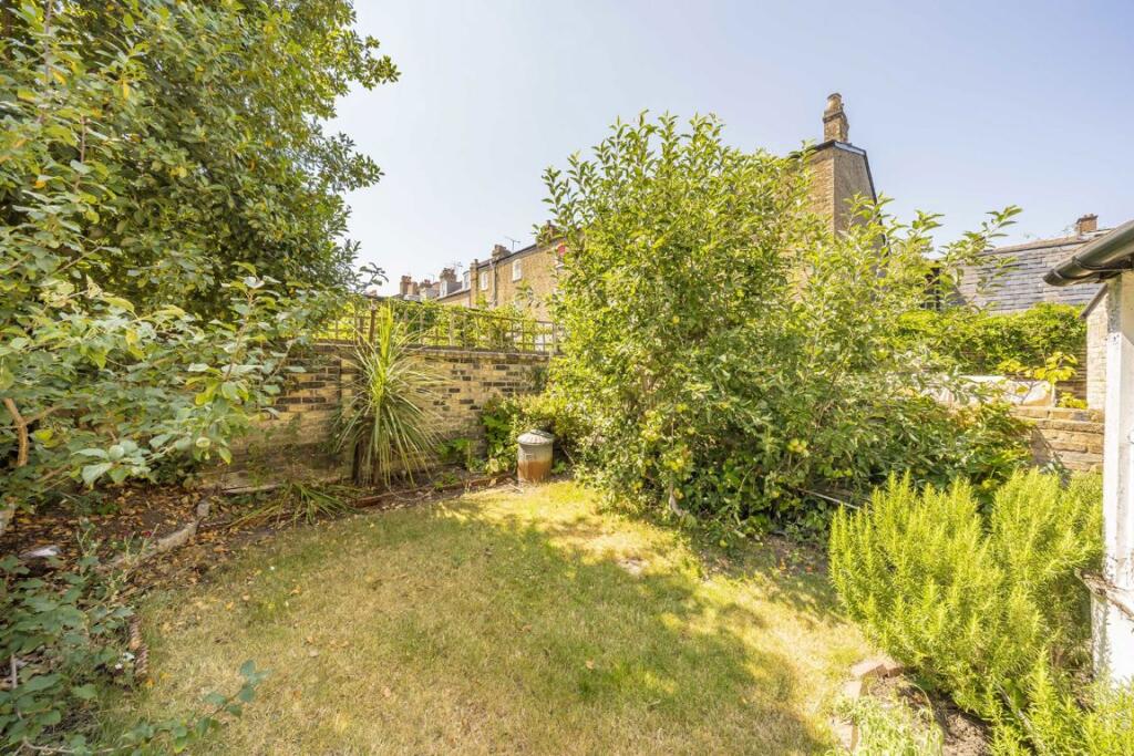 House in London - View 2
