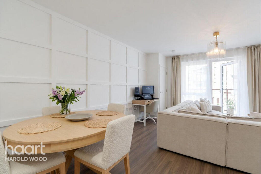 Apartment in London, Harold Wood - View 4