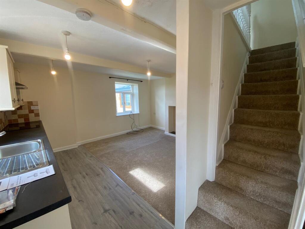 House in Huddersfield, Lepton, Kirkburton - More