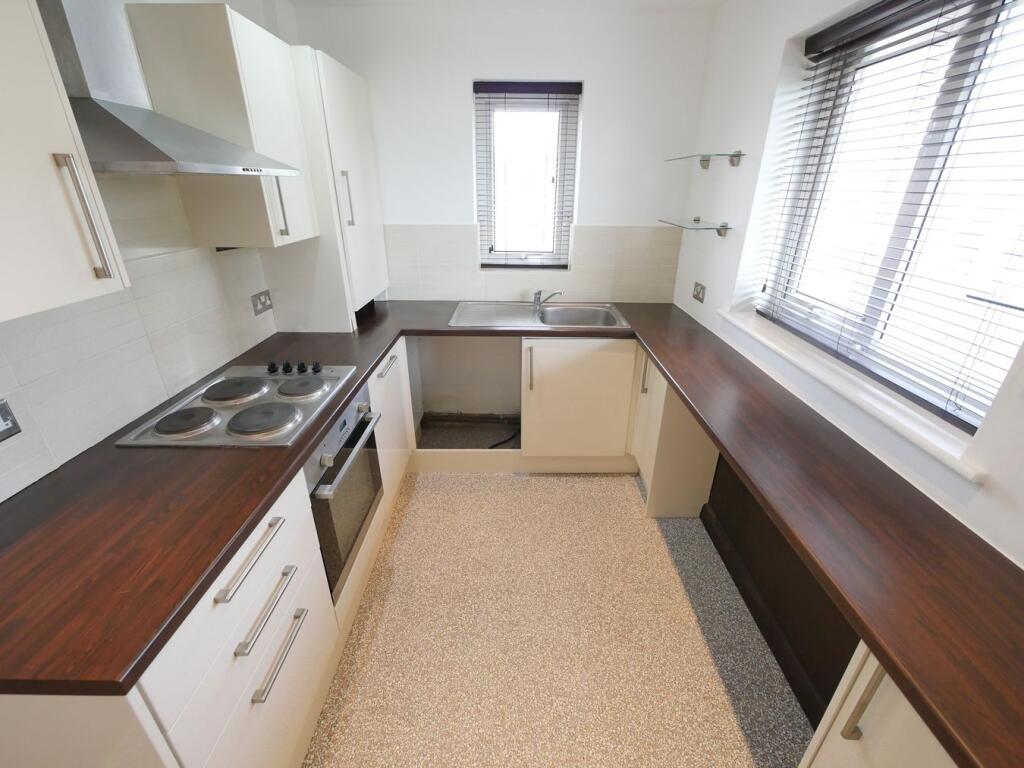 Apartment in Runnymede, Egham Hythe - More