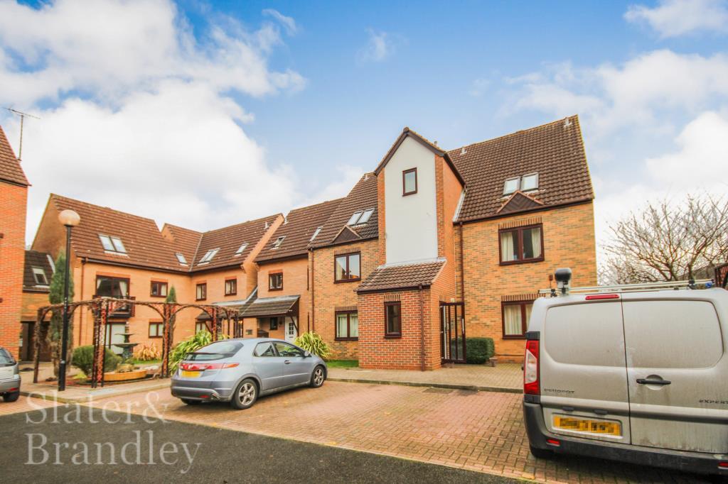 Main image of property: Flamingo Court, Castle Marina, Nottingham, NG7 1GJ