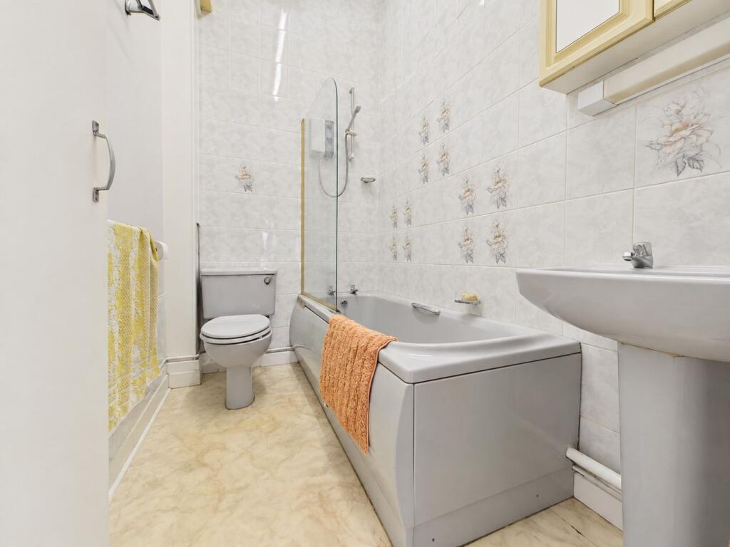 Apartment in Bristol - More