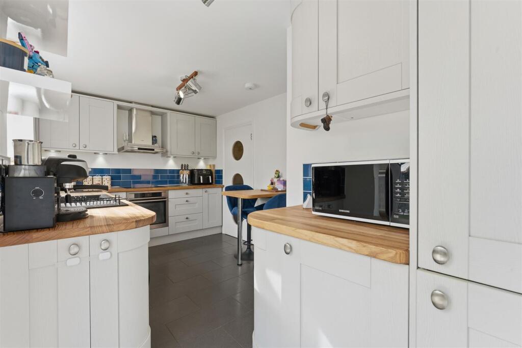House in Barton Seagrave, North Northamptonshire - More