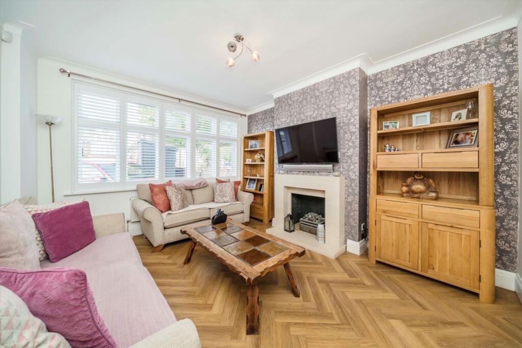 House in London, Royal Borough of Kingston upon Thames - View 2