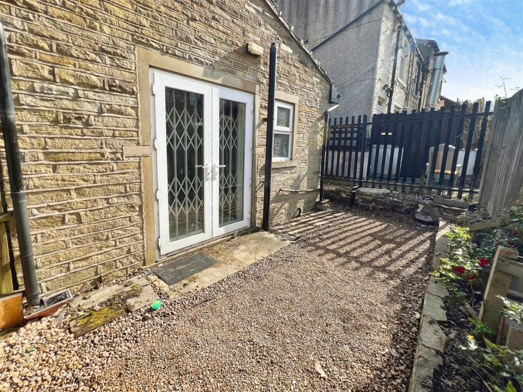 2-bed terraced on Fagley Road Bradford, Yorkshire, BD2 3LS, £75,000