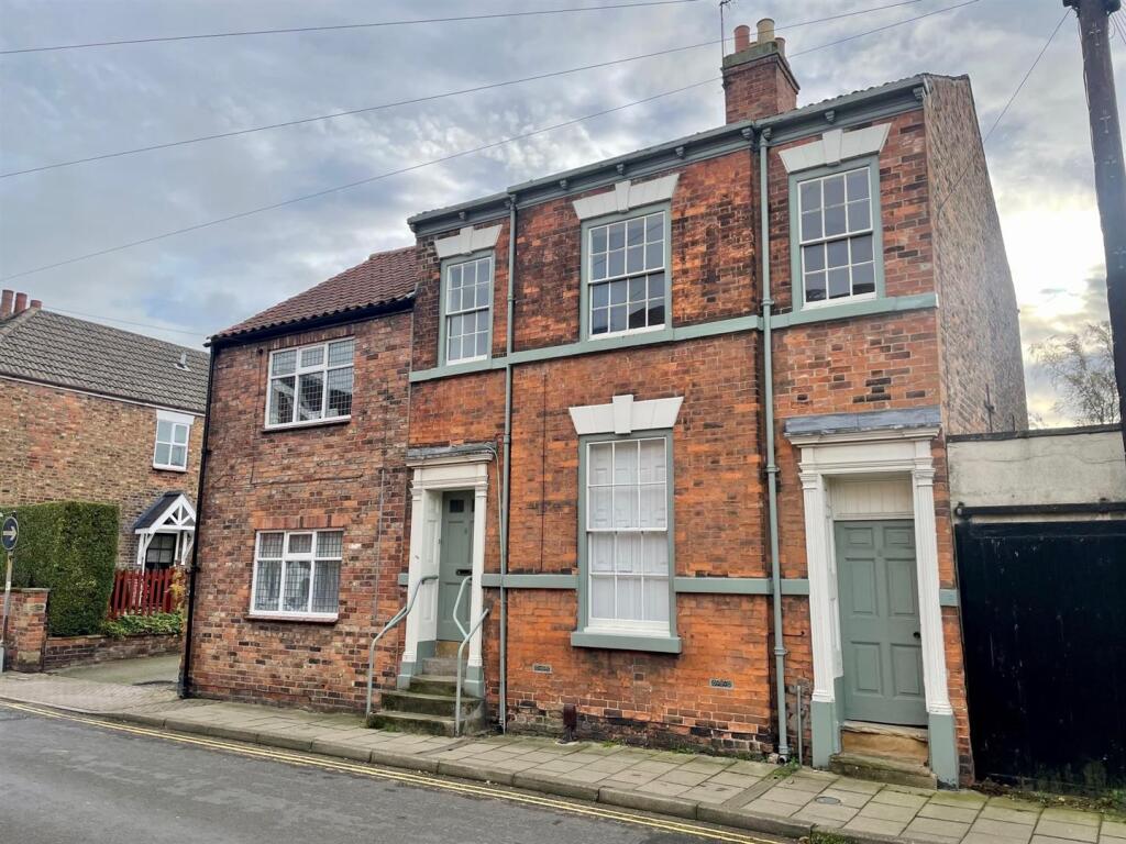 Main image of property: Gospelgate, Louth