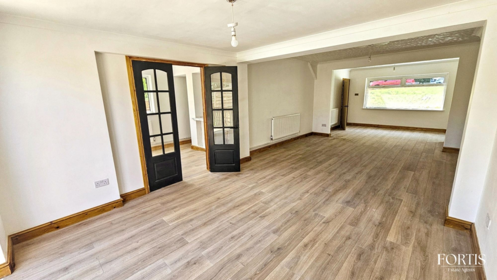Beechley Drive, Cardiff, CF5 photo 3