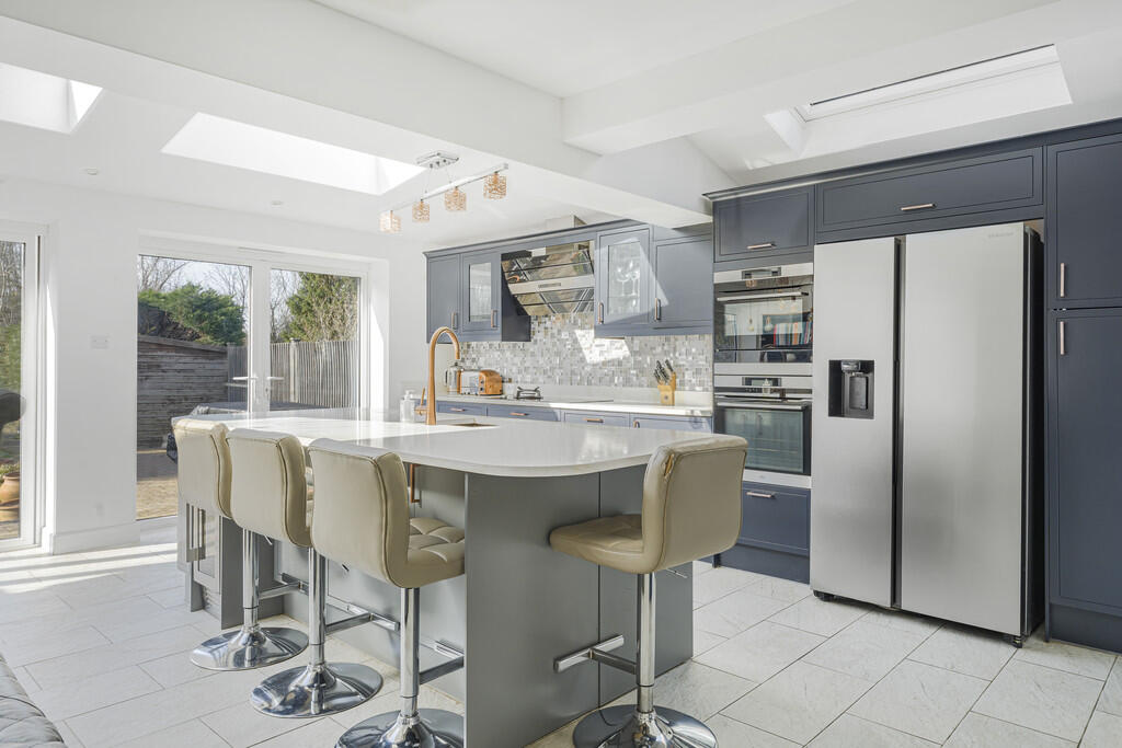 House in London, Royal Borough of Kingston upon Thames - View 5