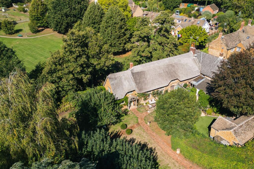 Main image of property: Dog Close, Adderbury, OX17