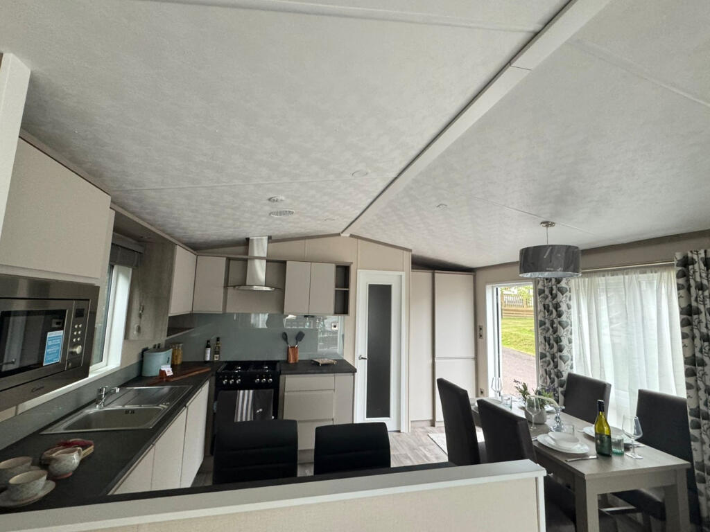 2-bed caravan on Hastings, East Sussex, TN35, £124,500