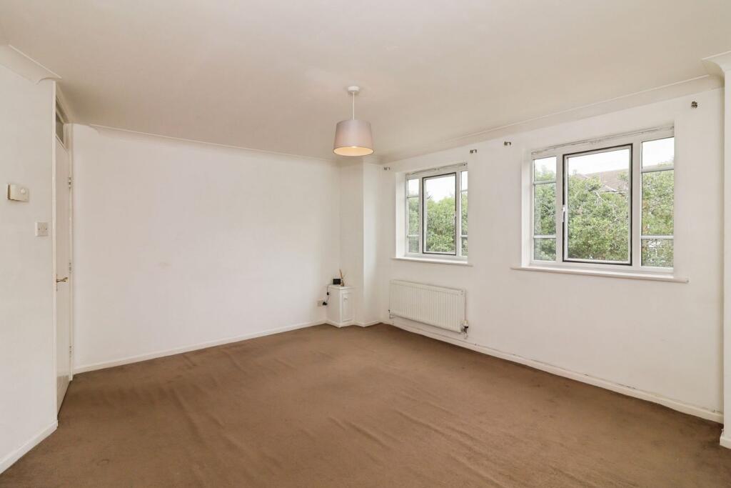 Apartment in Sefton, Liverpool City Region - View 2