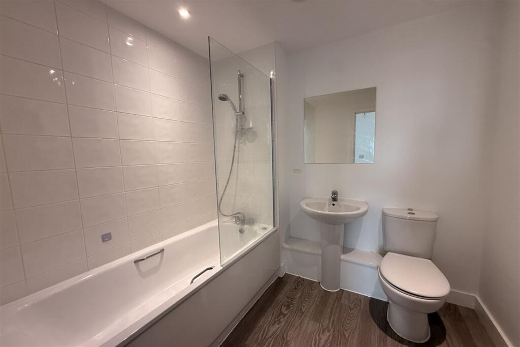Apartment in Worcester, Worcestershire - View 4