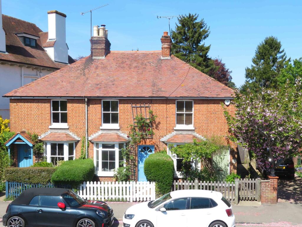 Main image of property: High Street, Cookham, SL6