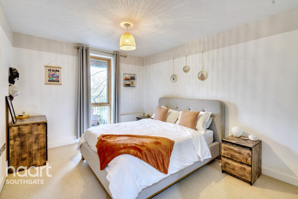 Ebony Crescent, Barnet - View 3