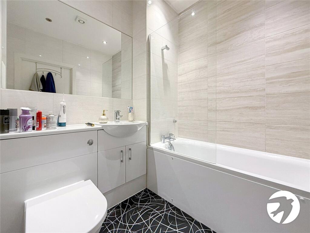 Apartment in Maidstone, Kent - More