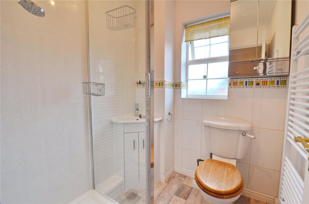 6 bedroom semi-detached house for rent