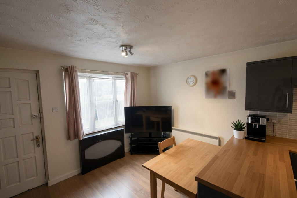 Apartment in Dartford, Kent - View 3