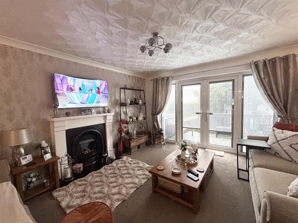 House in Calderdale, Illingworth - View 6