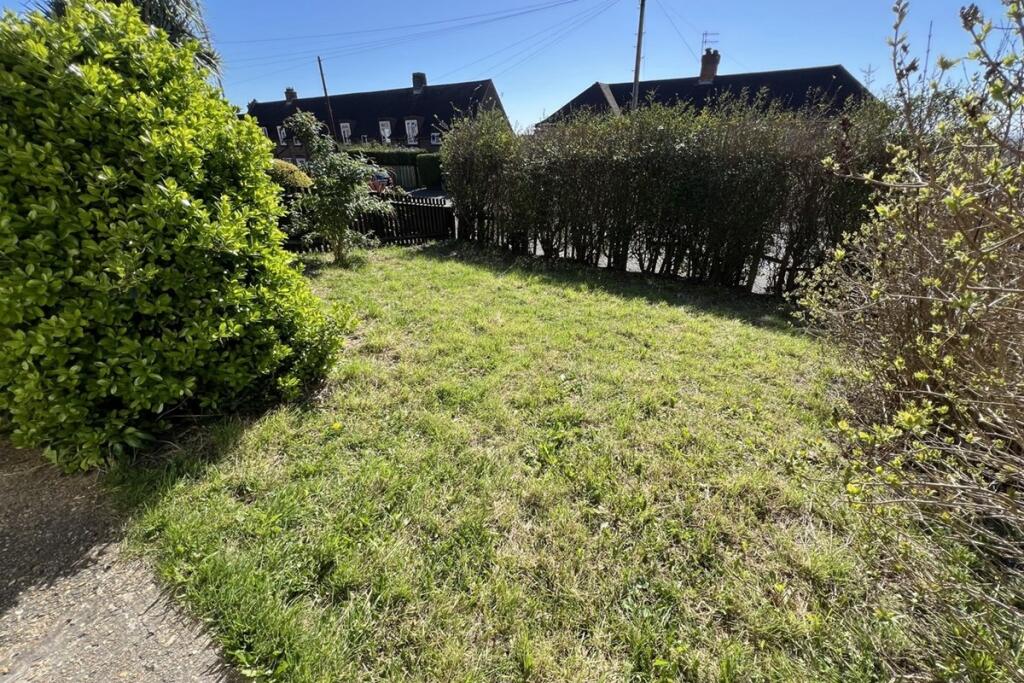 Harleston Road, Portsmouth, Wymering, Hampshire, PO6 3RS photo 2