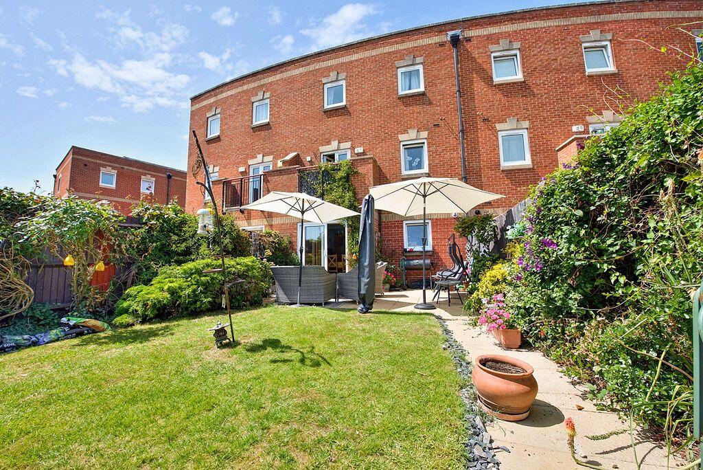 Minerva Crescent, Gunwharf Quays - View 2