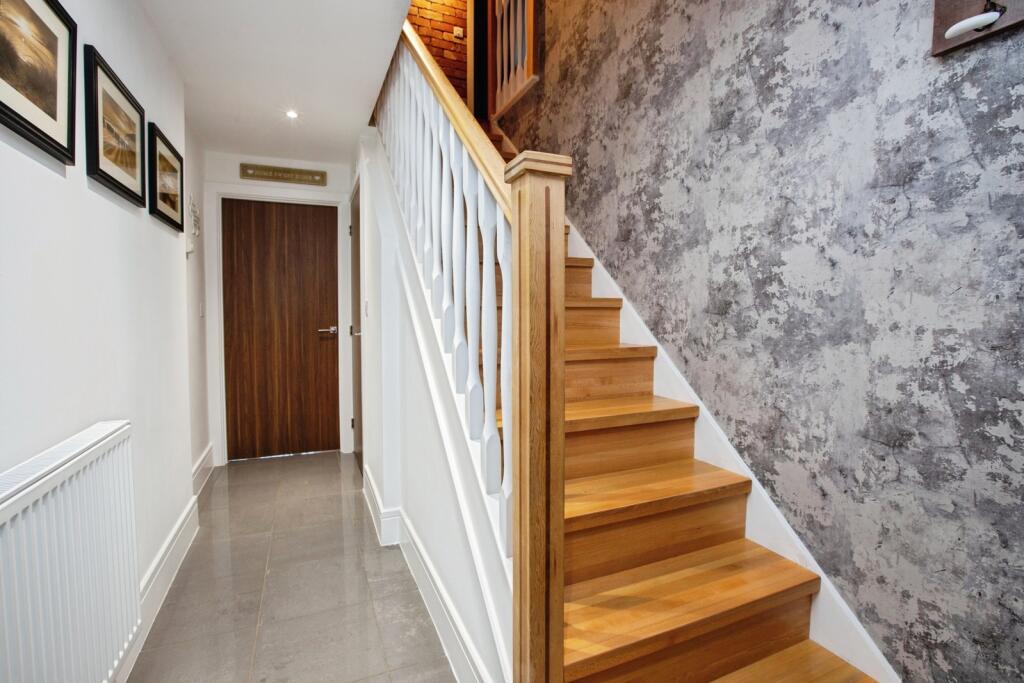 House in Ashfield, Sutton in Ashfield, Nottinghamshire - More