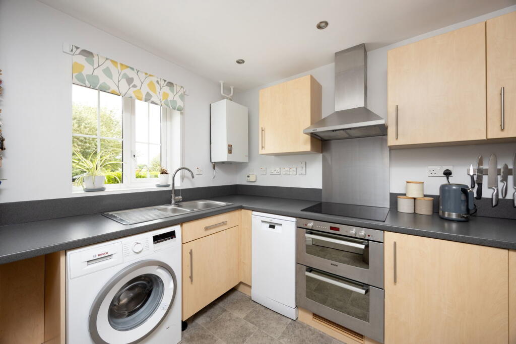 Ridgeway Close, Market Lavington, Wiltshire, SN10 4BH photo 4
