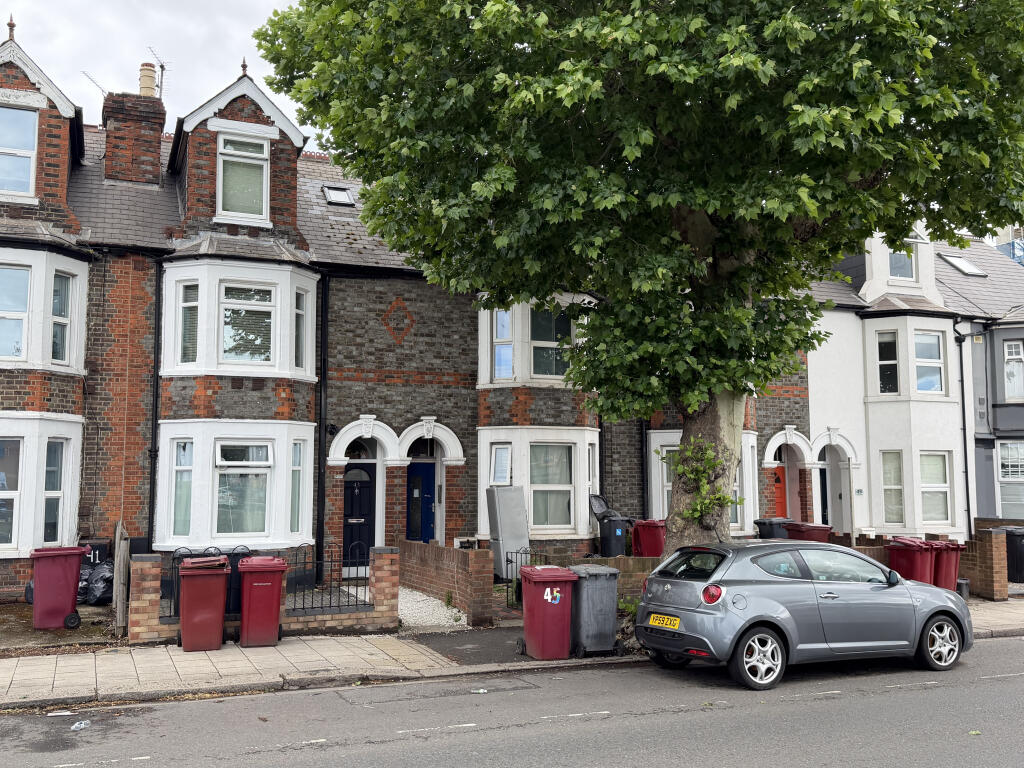 Main image of property: 45 Vastern Road, Reading, Berkshire, RG1