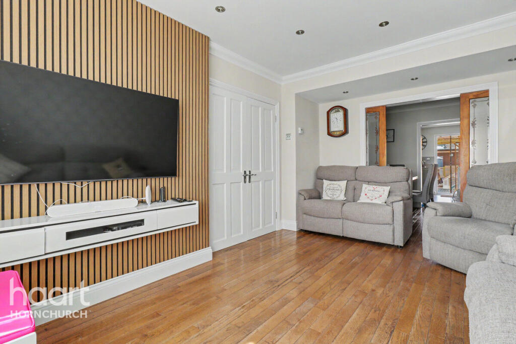 Rosebank Avenue, Hornchurch photo 3