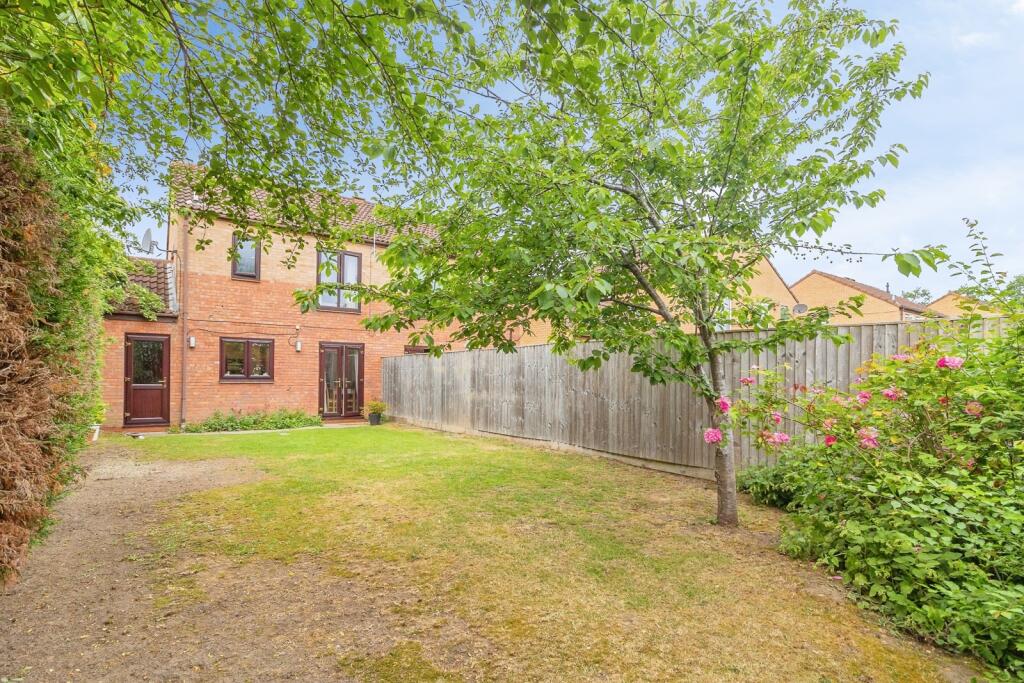 House in Buckinghamshire, Campbell Park - View 2