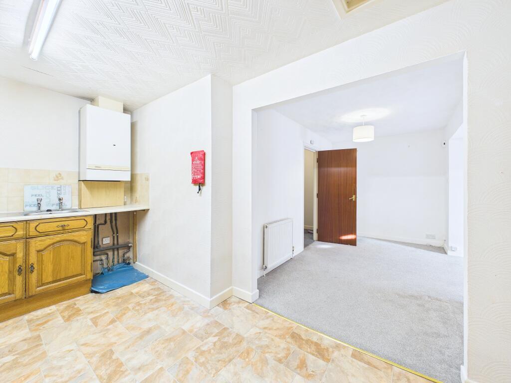 Apartment in Wigan, Scholes Village, Longshoot - More