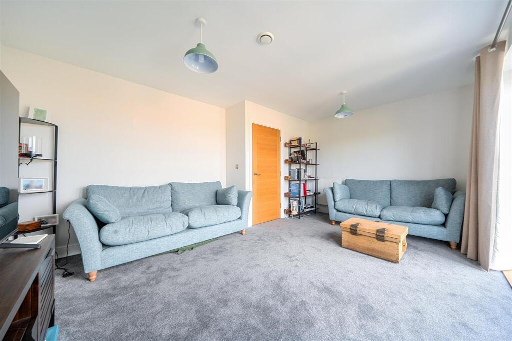 Bluebell Way, Worthing photo 4