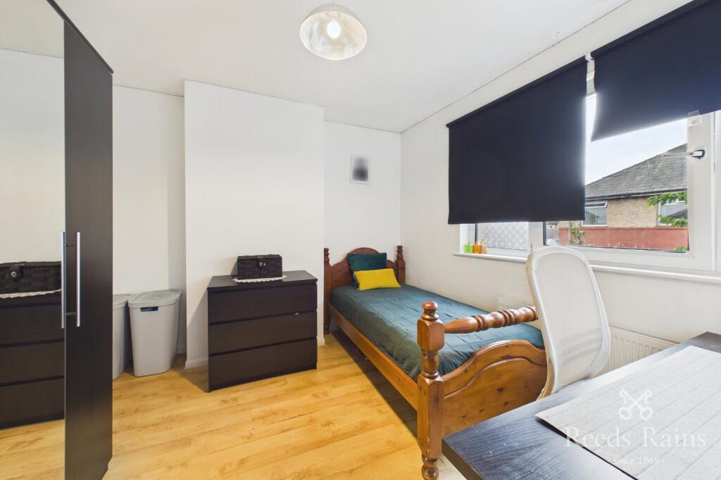 House in Calderdale, Salterhebble - More