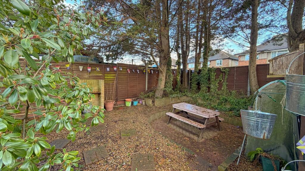 Culvers Avenue, Carshalton, Surrey. SM5 photo 3